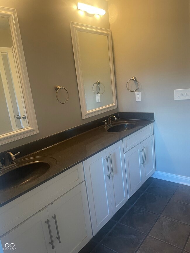 Building Photo - 5670 Honey Locust Dr