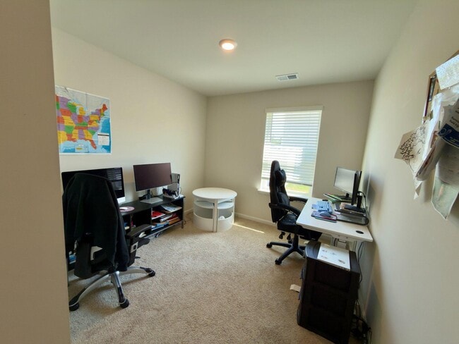 Building Photo - 61 New England Dr