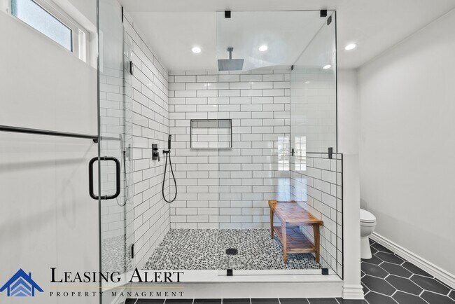 Building Photo - 7800 Lindley Ave