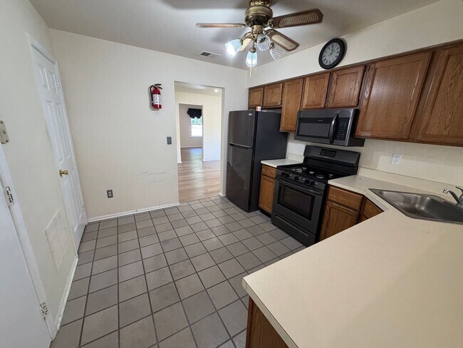 Building Photo - Spacious 4-Bedroom Colonial with 2-Car Garage in Howell