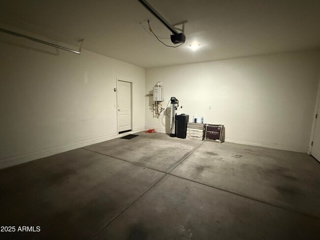 Building Photo - 944 E Anderson Ave