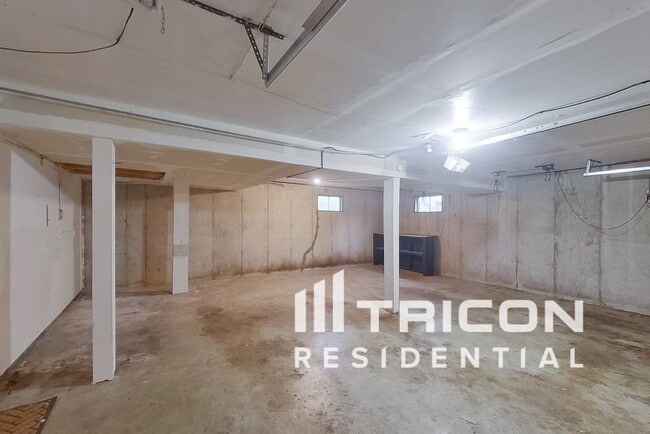 Building Photo - 1563 Park Ridge Ln