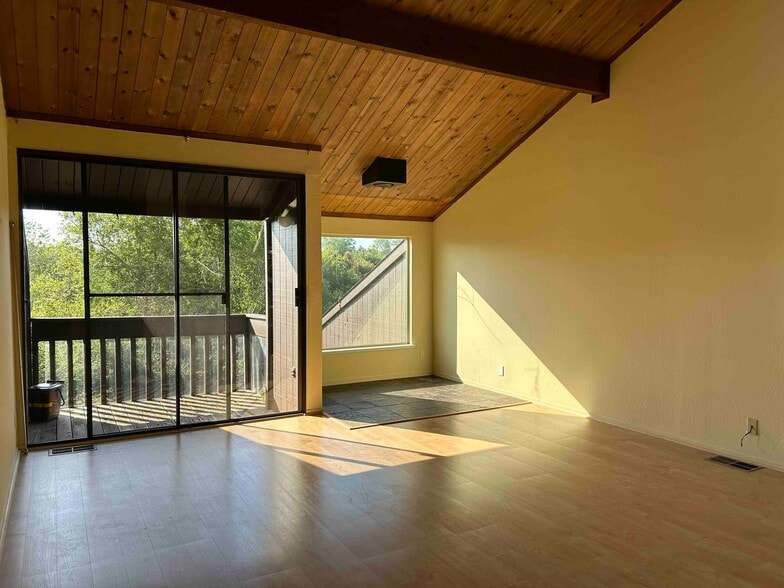 Building Photo - 122 Tree Frog Ln