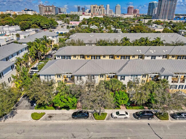 Building Photo - 343 Flamingo Dr