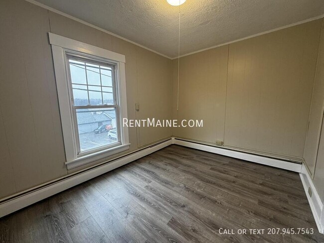 Building Photo - 26 Waterville Rd