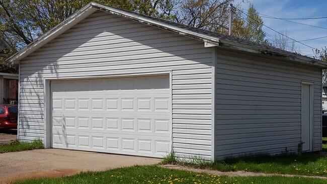 Building Photo - 1228 Prospect Ave