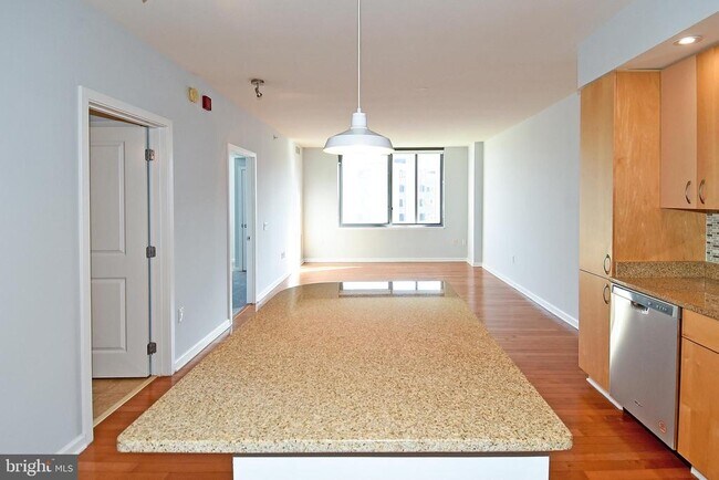 Building Photo - 440 L St NW