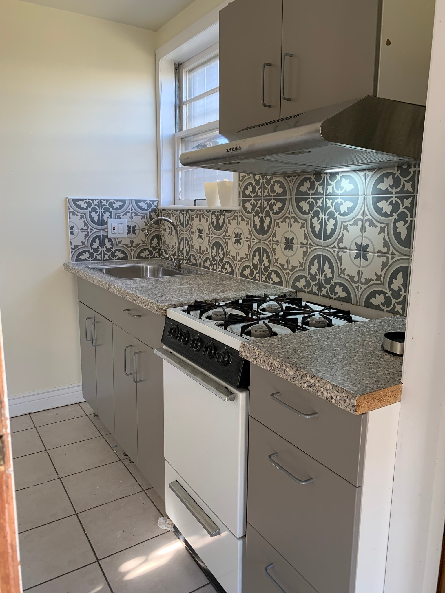 Kitchen - 22 Lyon St