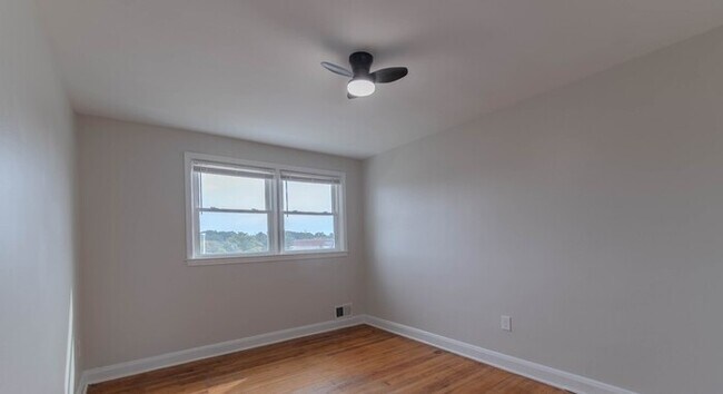 Building Photo - 3 Bedroom Home 21206