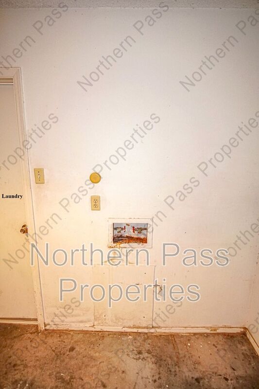 Building Photo - 8548 Arboleda Dr