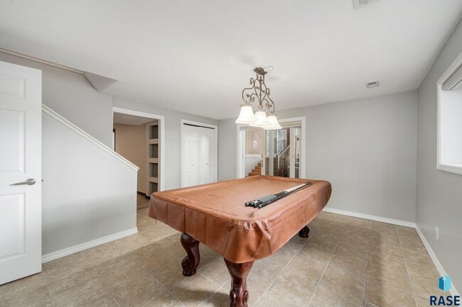 Building Photo - 2412 S Sheffield Cir