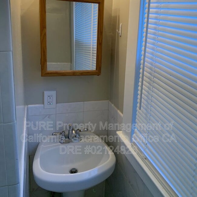 Building Photo - 1410 1/2 19th St