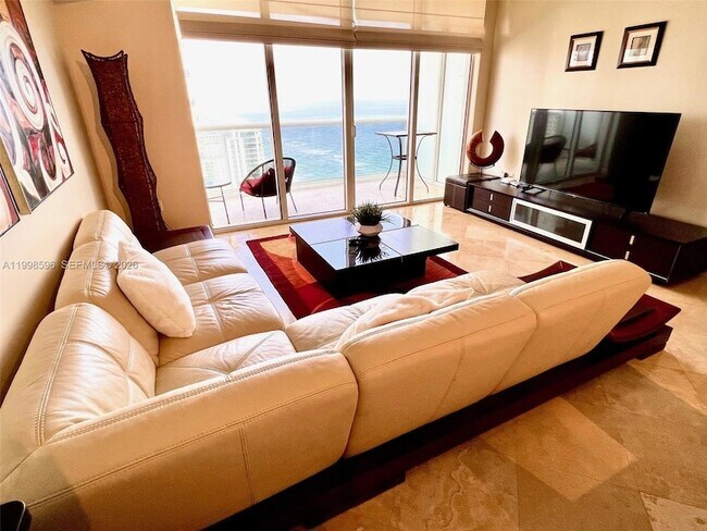 Building Photo - 1830 S Ocean Dr