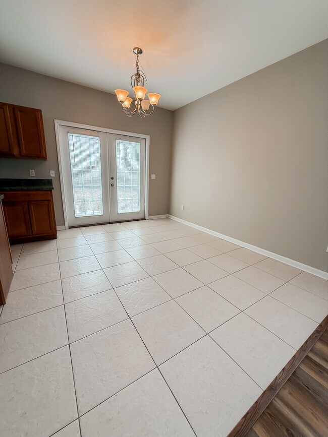 Building Photo - 113 Spokan Trail