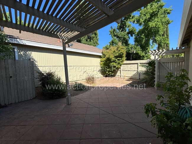 Building Photo - MOVE-IN SPECIAL! Gated Johnson Ranch: 3 Be...