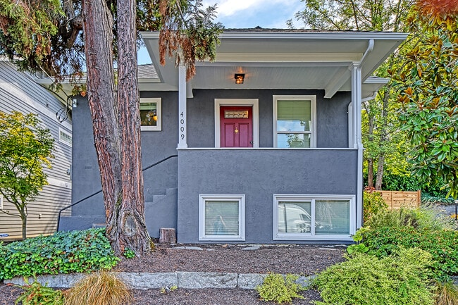 Primary Photo - 4009 S Genesee St