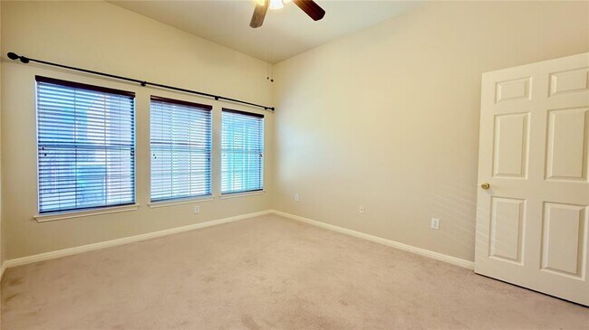 Building Photo - 5515 Davis Ln