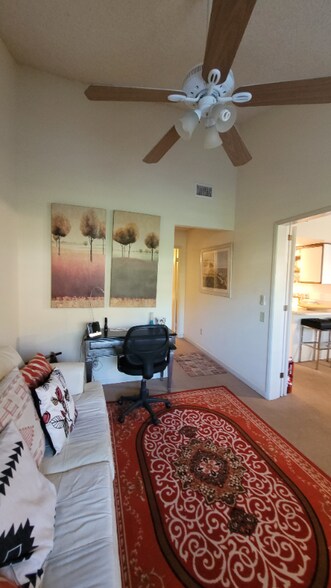 Building Photo - 1100 E Amado Rd