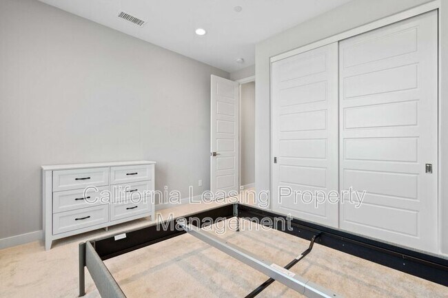 Building Photo - 28649 Windbreak Tr