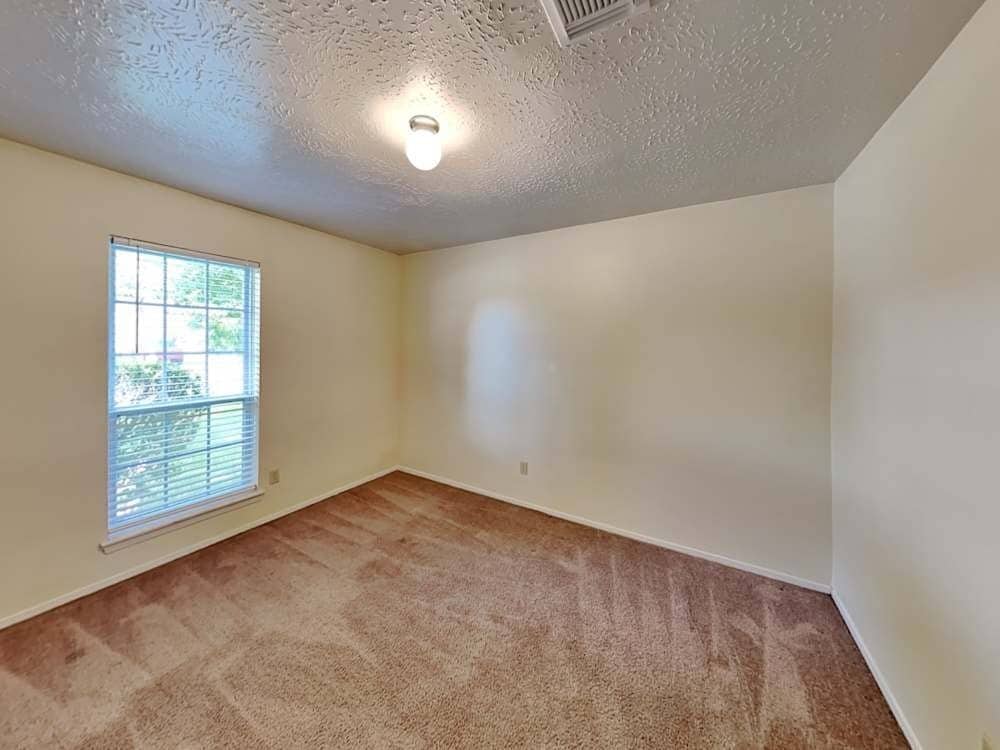 Building Photo - 9812 Robin St