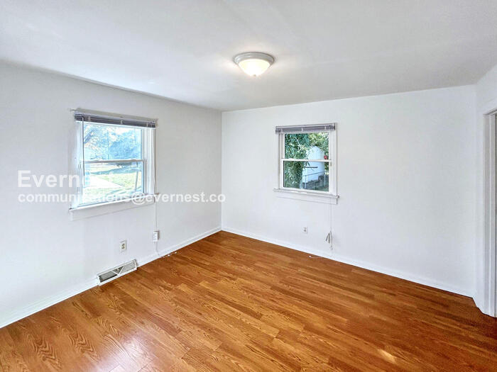 Building Photo - 203 Woodbine St