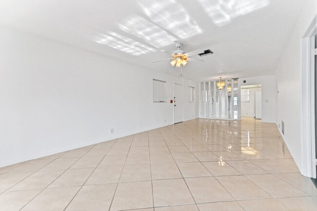 Building Photo - 357 Flamingo Ln