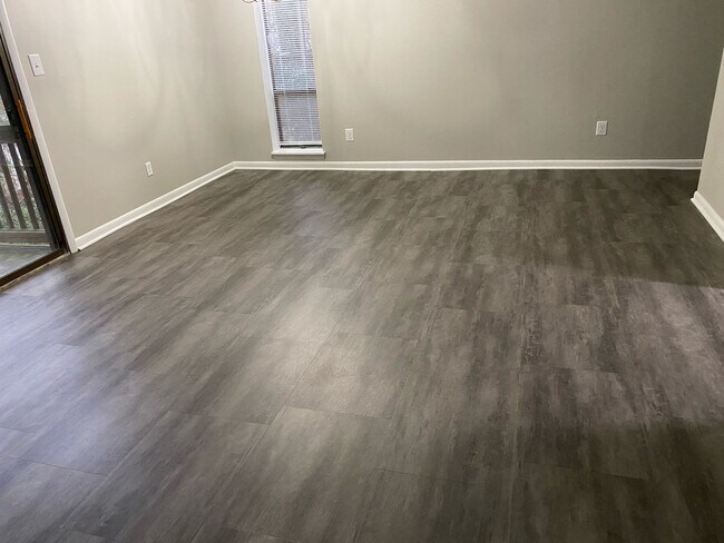 Building Photo - 611 Pine Ridge Pl