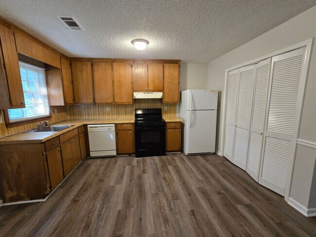 Building Photo - 493 Stone Mountain St
