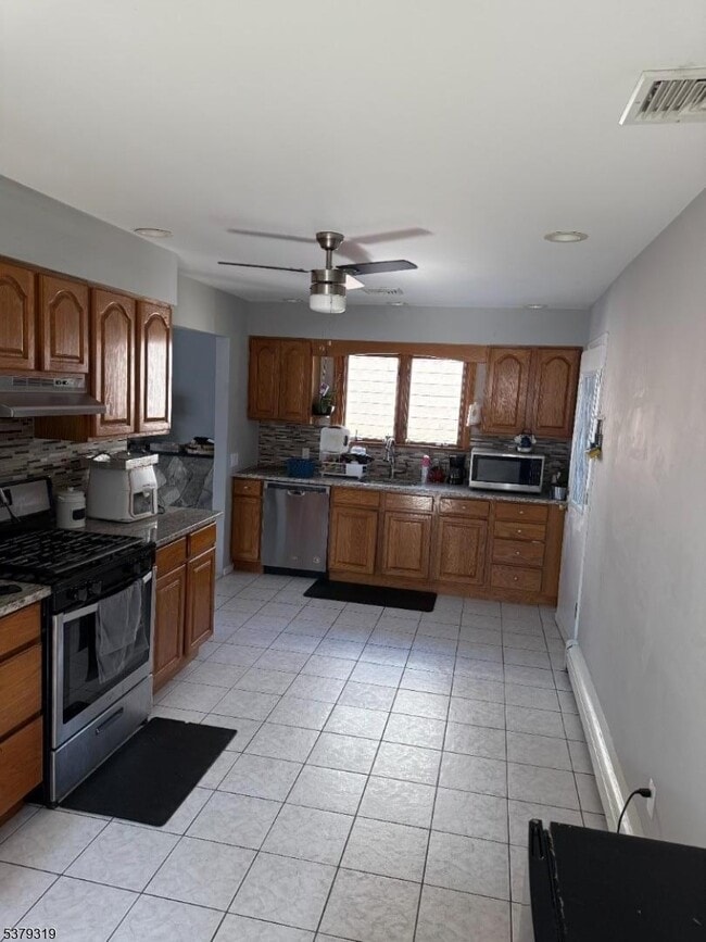 Building Photo - 248 Outwater Ln