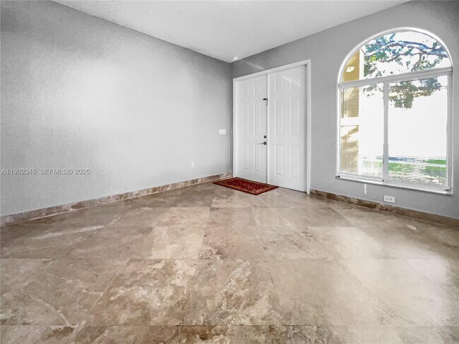 Building Photo - 1736 NE 9th Dr