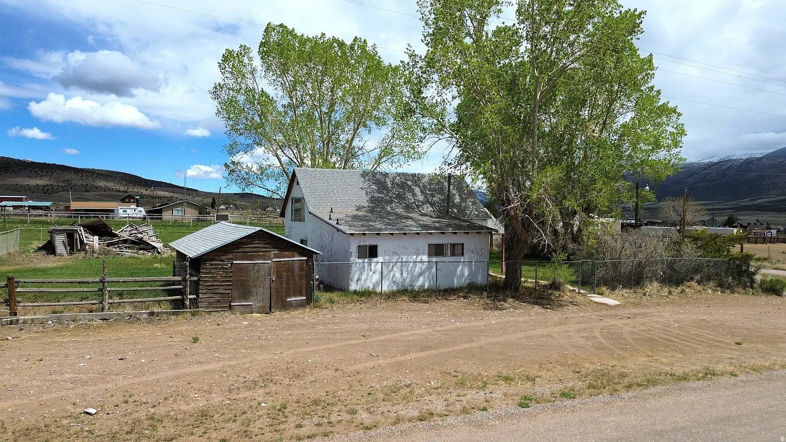 Building Photo - 220 W 200 N St