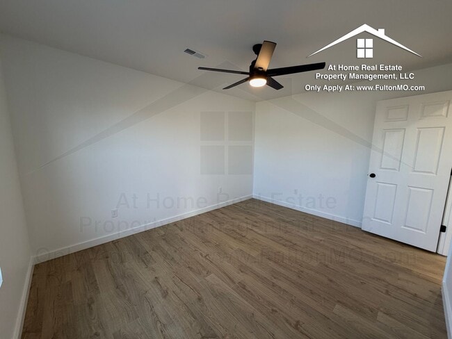 Building Photo - 508 E 8th St