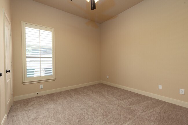 Building Photo - 17303 Quiet Shores Dr