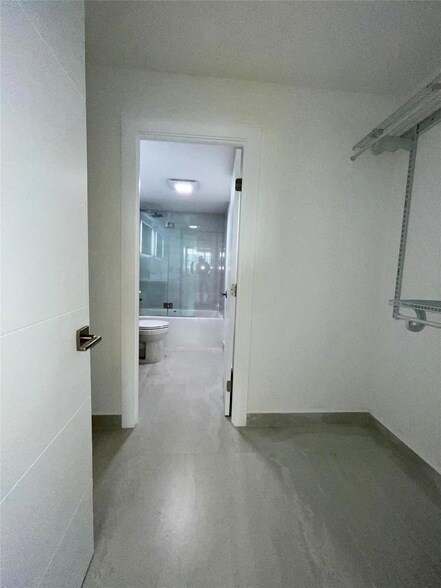 Building Photo - 1515 E Broward Blvd