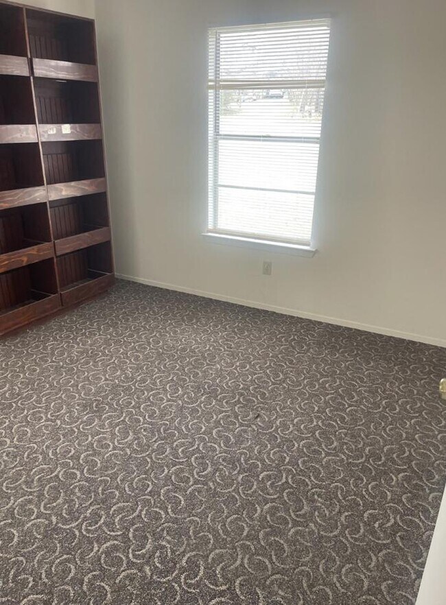 Building Photo - 3711 Greenwood Rd