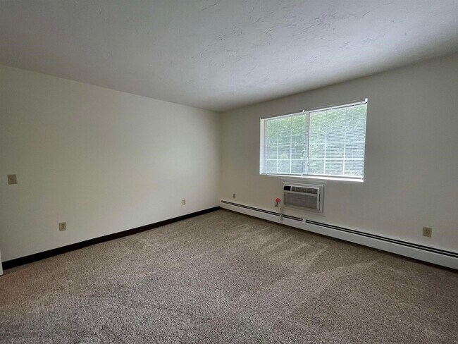 Building Photo - 385 Huse Rd