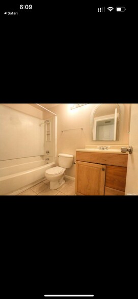 Building Photo - 112 Luna Grande Cir