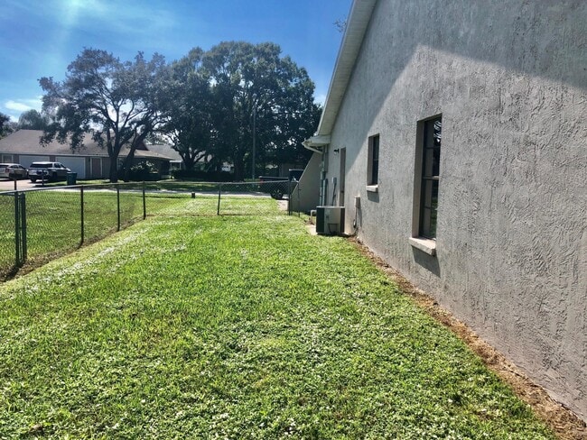 Building Photo - 1810 Mason Terrace