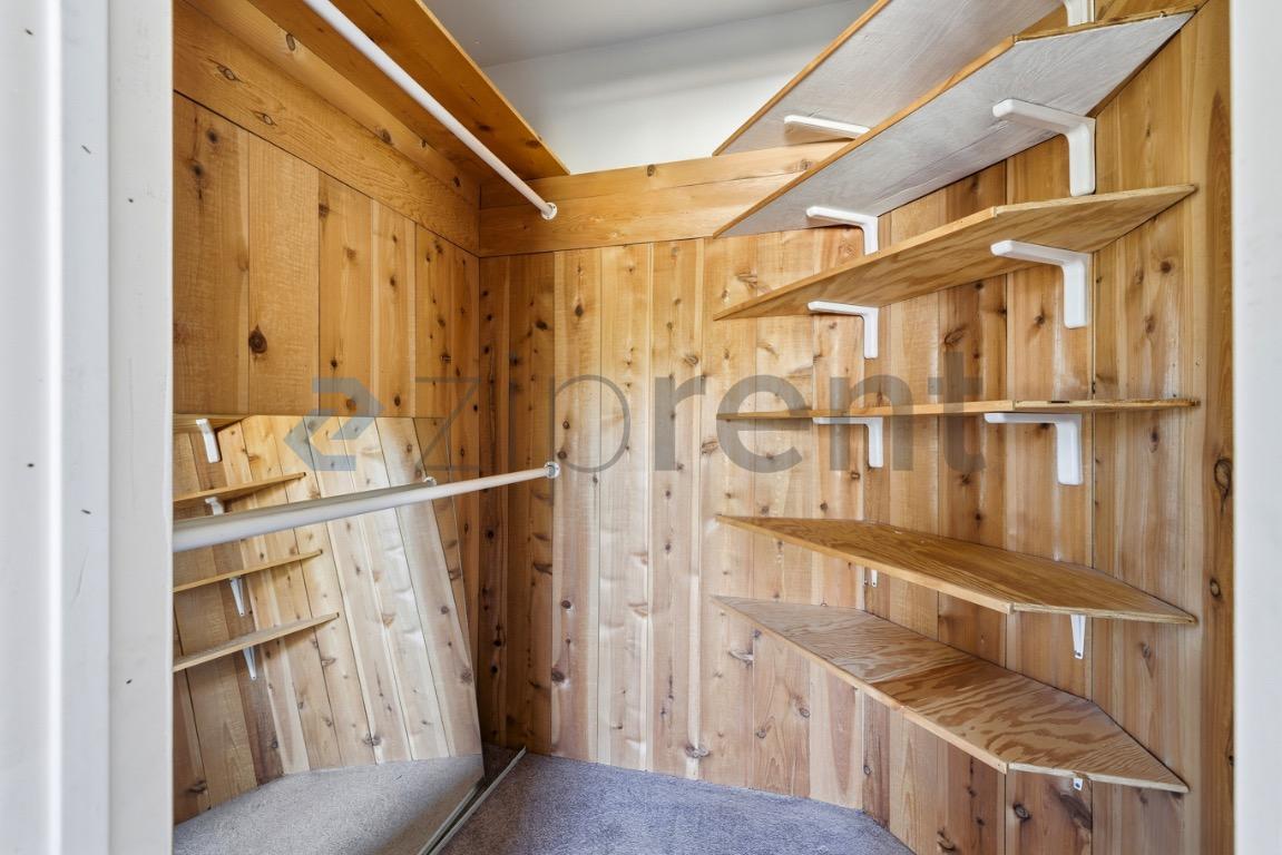 Building Photo - Unit