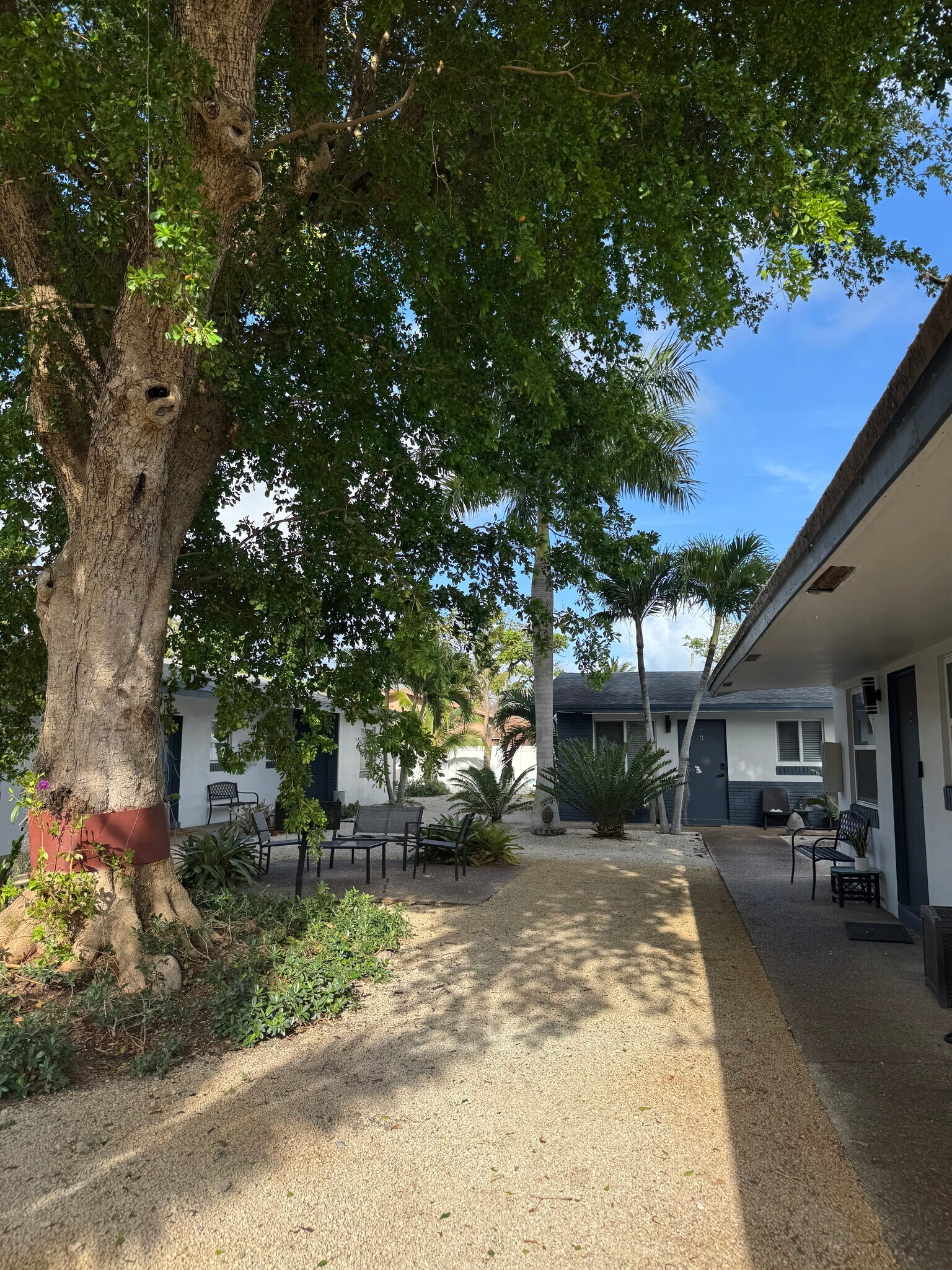 Building Photo - 1214 NE 5th Ter