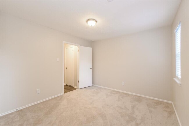 Building Photo - 9322 Kingsflower Cir