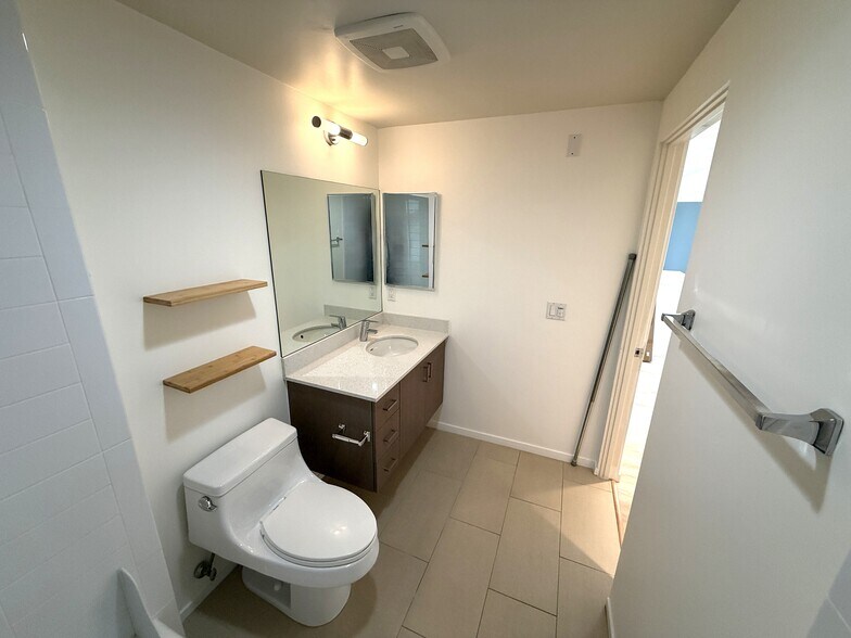 Bath 2 - 3100 6th Ave