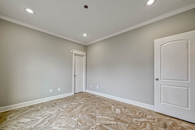 Building Photo - 2113 Bidwell Dr