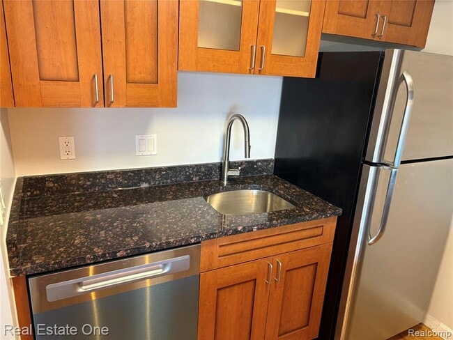 Building Photo - 2830 Davison Ave