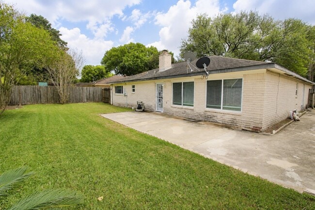Building Photo - 9422 Claridge Dr