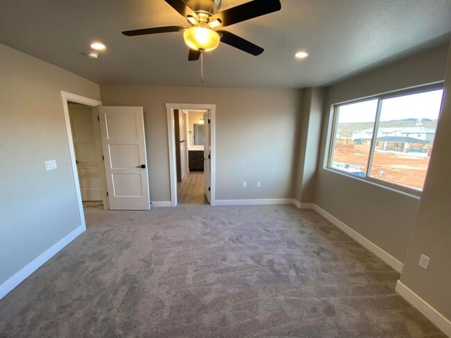 Building Photo - Scenic 3-Bedroom Townhome with Stunning Re...