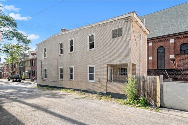 Building Photo - 125 S 14th St
