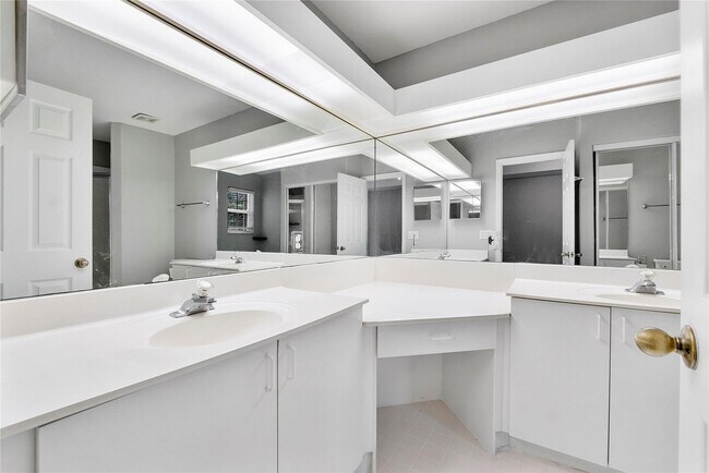 Building Photo - 9664 Royal Palm Blvd