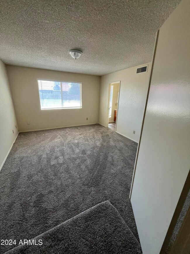 Building Photo - 3102 N Woodburne Dr