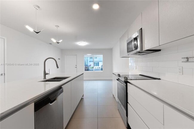Building Photo - 3 bedroom in Aventura FL 33180